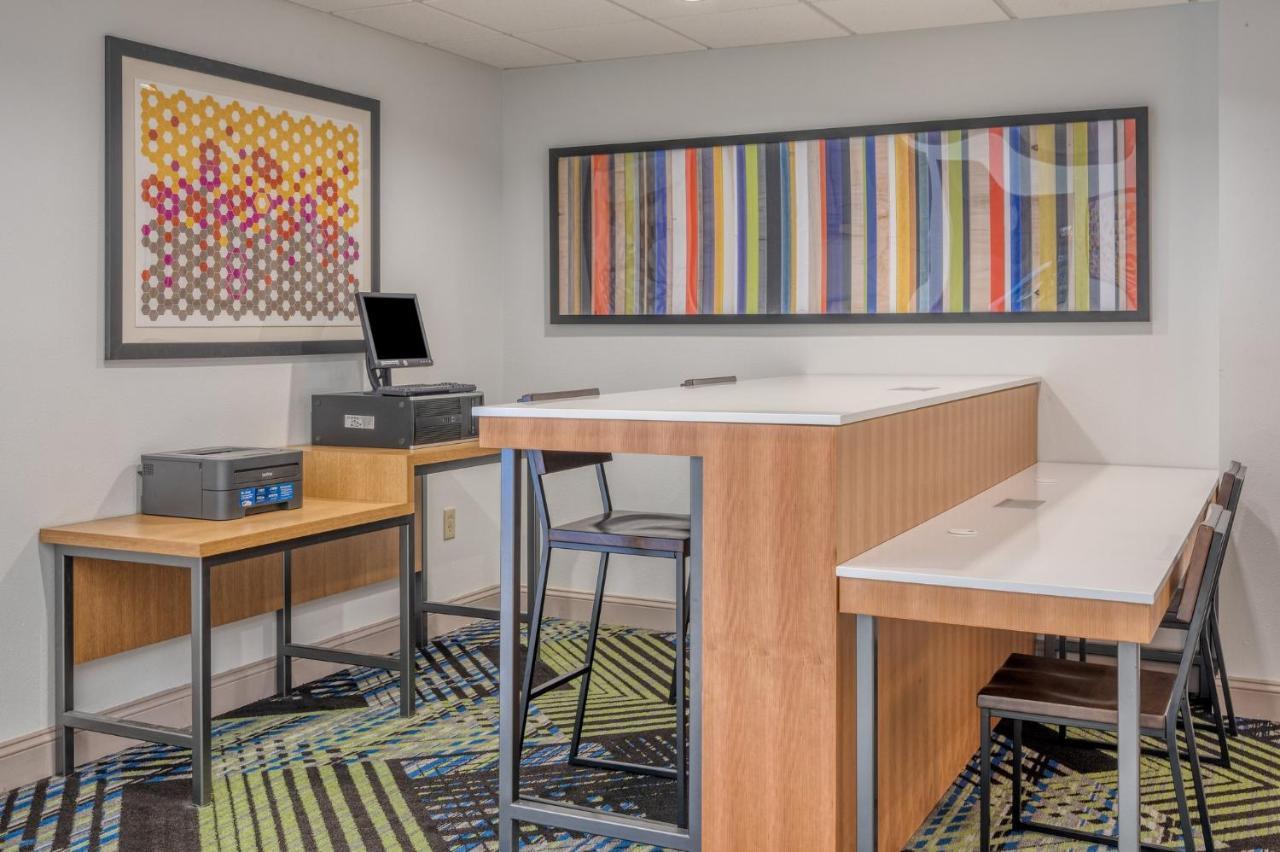 Holiday Inn Express Hotel & Suites Thornburg-S. Fredericksburg By Ihg Exterior foto